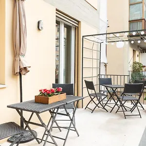 lungarno-flat-arno-river-with-lift-and-garage.it-tuscanyhotel.com/