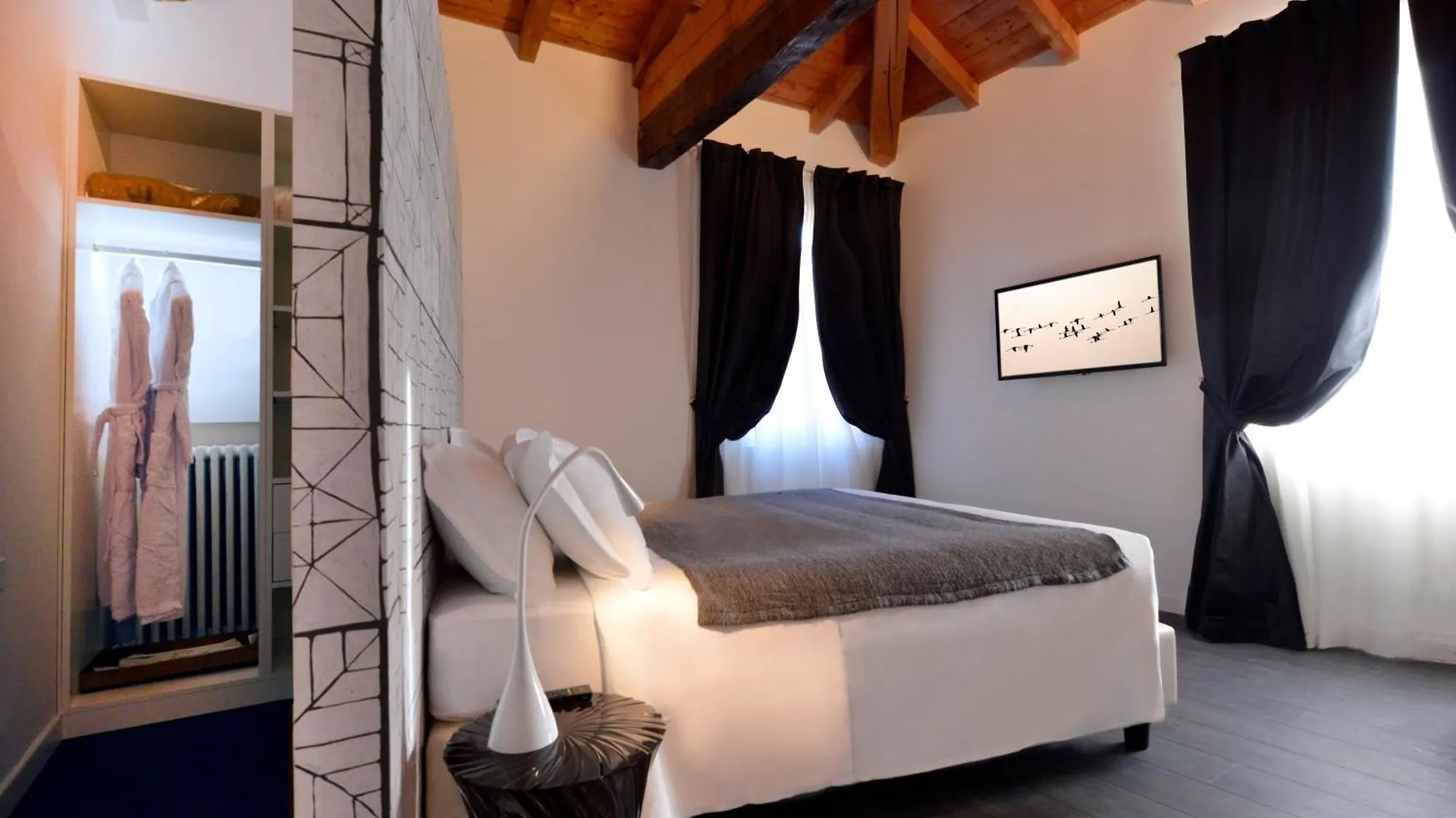 Phi Hotel Bologna 4*,