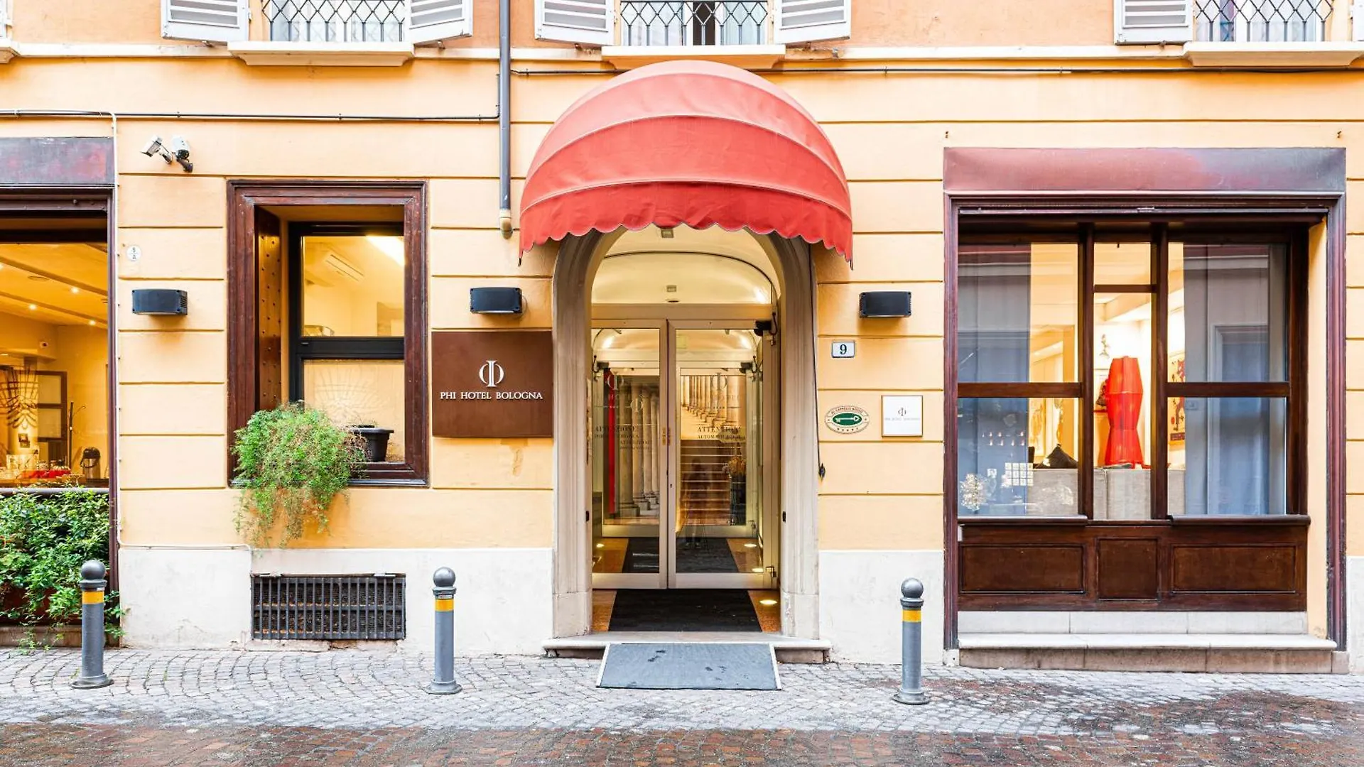 ****  Phi Hotel Bologna Italy