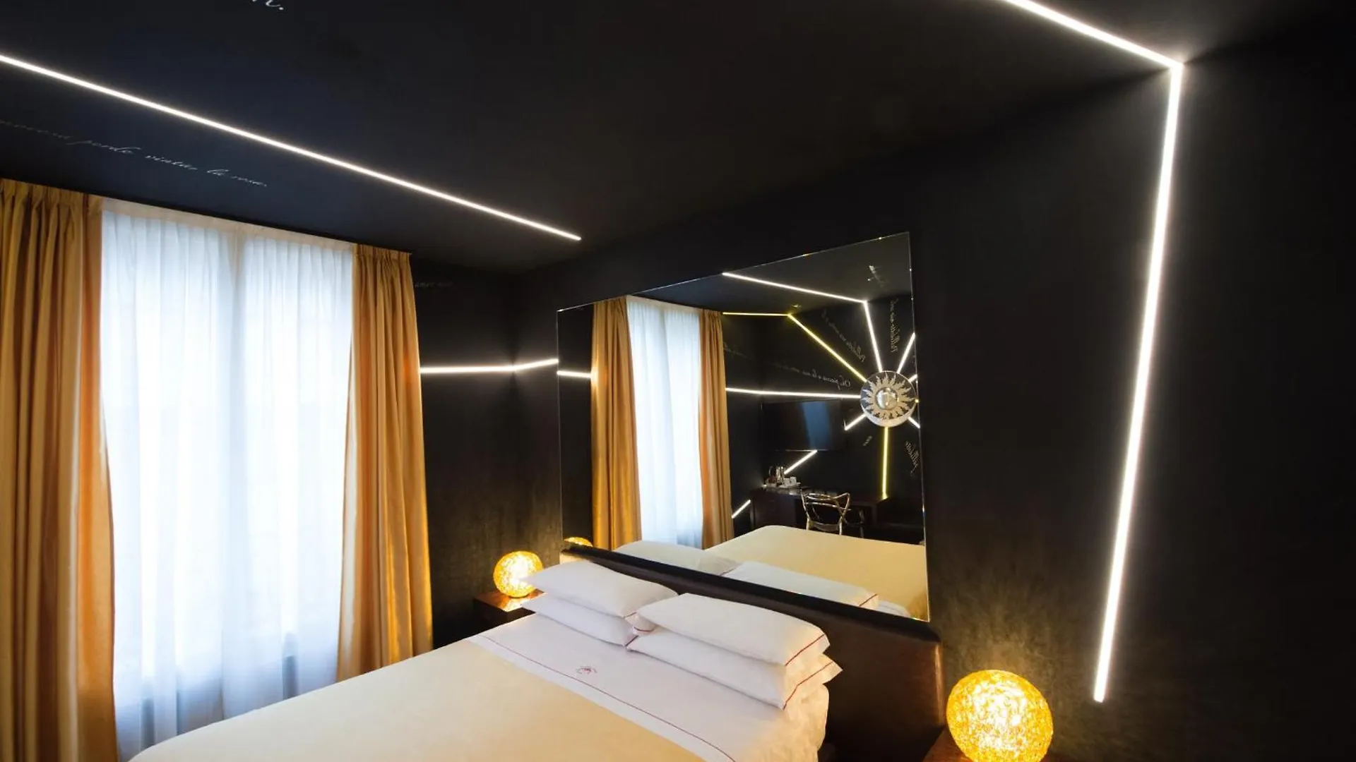 Phi Hotel Bologna 4*,